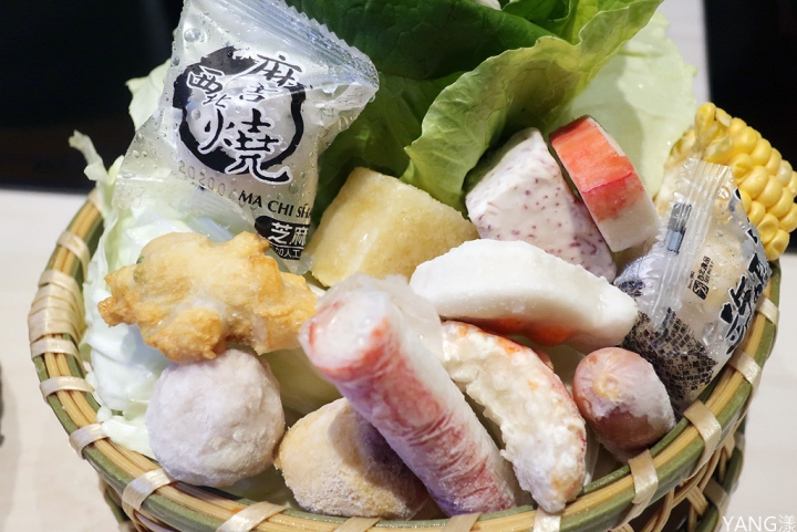 【新莊】覺醒幸福鍋物,新莊火鍋推薦,蛤蛤蛤肉肉鍋超狂,上百顆蛤蜊太誇張