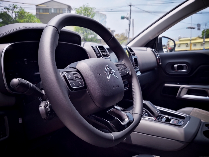 親自來體驗白色Citroen C5 Aircross