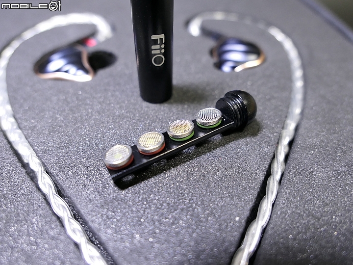 [開箱評測]FiiO FH7 可換線入耳式耳機/一圈四鐵五單元/MMCX/單晶銅鍍銀線/低中高調音濾網～給您滿滿的可玩性！