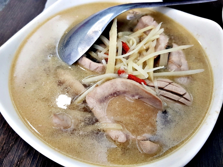 [小吃/觀光名店]苗栗縣頭份市*斗煥坪水餃館* 2019食記~葱油餅是招牌~生意很好常要排隊~水餃 快炒也不錯~