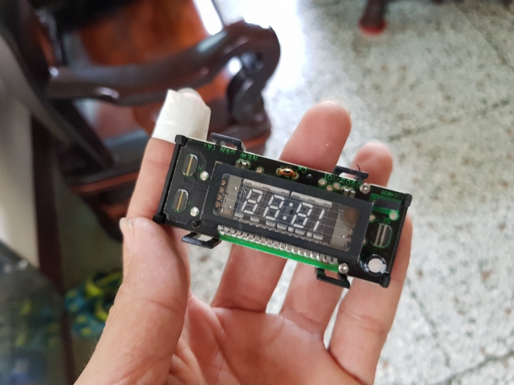 【DIY維修】TOYOTA Vios 車內電子鐘昏暗不明