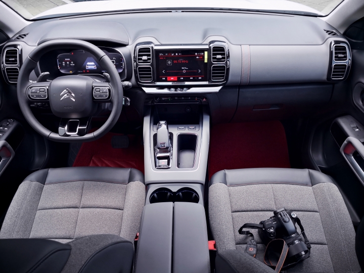 親自來體驗白色Citroen C5 Aircross