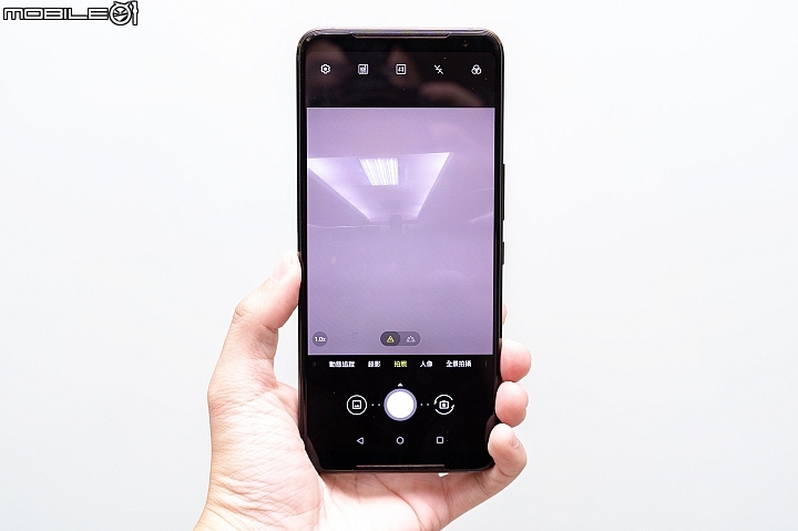 ASUS ROG Phone II揭曉 首搭S855+螢幕也變大、配件合體更實用！
