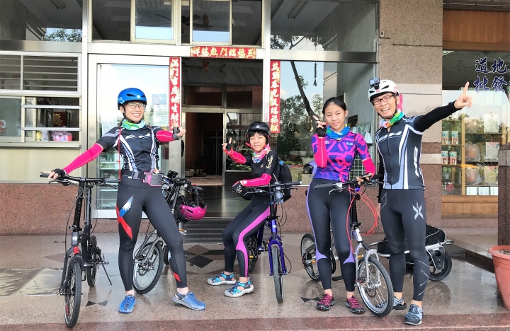 點我看大圖 親子環島到蘭嶼-- 與2個女兒的單車環島畢旅(連載中) 12/7更新
