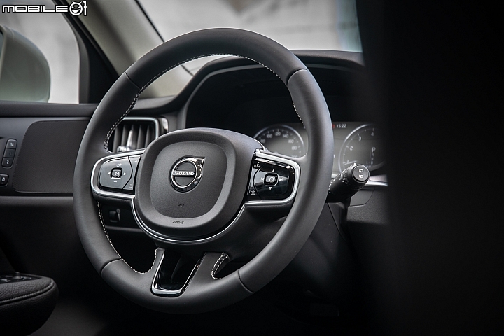 Volvo V60 T4 Momentum 試駕，用豪華與優雅旅遍天下