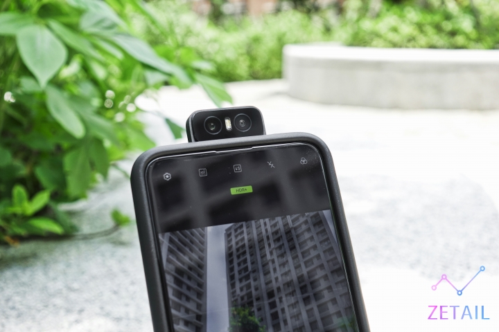 犀牛盾 SolidSuit、CrashGuard 防摔保護殼、耐衝擊保護貼 開箱體驗：ZenFone 6 最佳保鑣