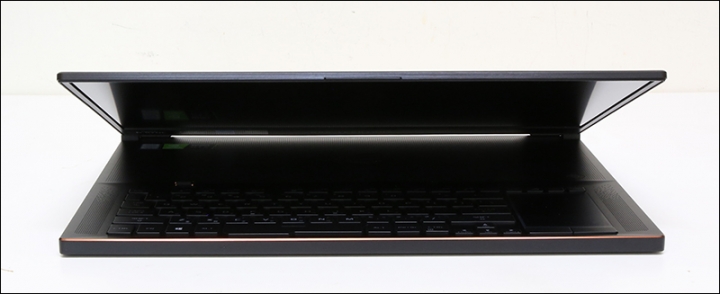 點我看大圖 華碩ROG GX701GWR 17吋電競筆電實際測試