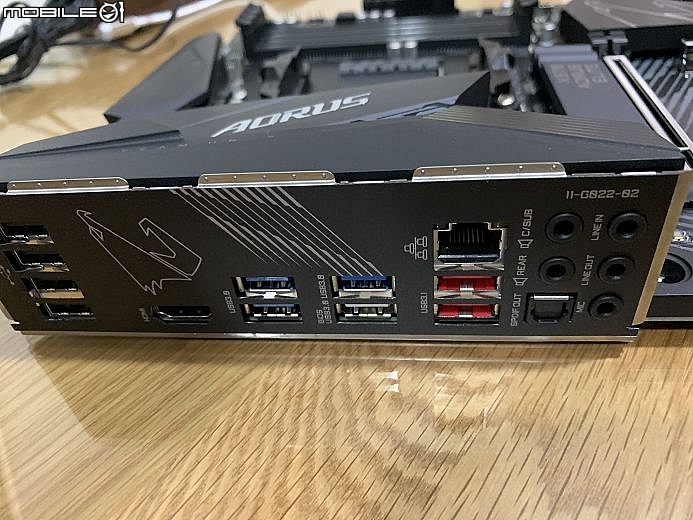 平價香香 G 技嘉AORUS X570 ELITE + R5 3600 開箱