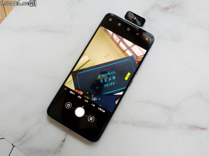點我看大圖 【ZenFone 6翻玩視界】漸變霓幻銀開箱登場!HODA柔石防摔殼霧透白實裝!