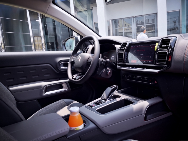 親自來體驗白色Citroen C5 Aircross