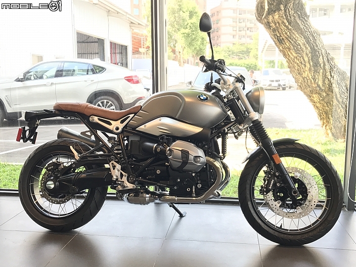 漫長的換車心得~ BMW 220i 微開箱 ~(感謝老婆包容我的任性)