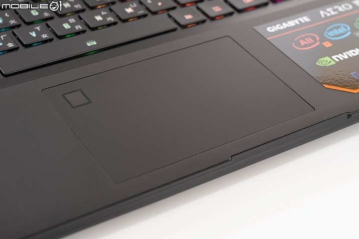 GIGABYTE New AERO 15 OLED 外型小改再出發！