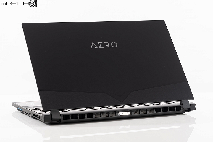 GIGABYTE New AERO 15 OLED 外型小改再出發！