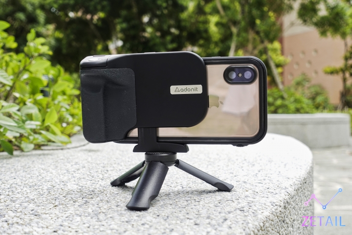 Adonit PhotoGrip Qi 藍牙 + 無線充電拍照握把 開箱體驗：一手掌握全世界