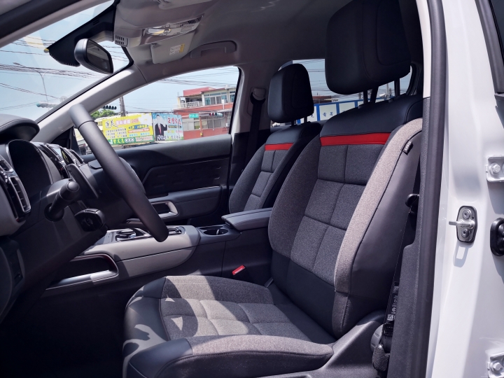 親自來體驗白色Citroen C5 Aircross