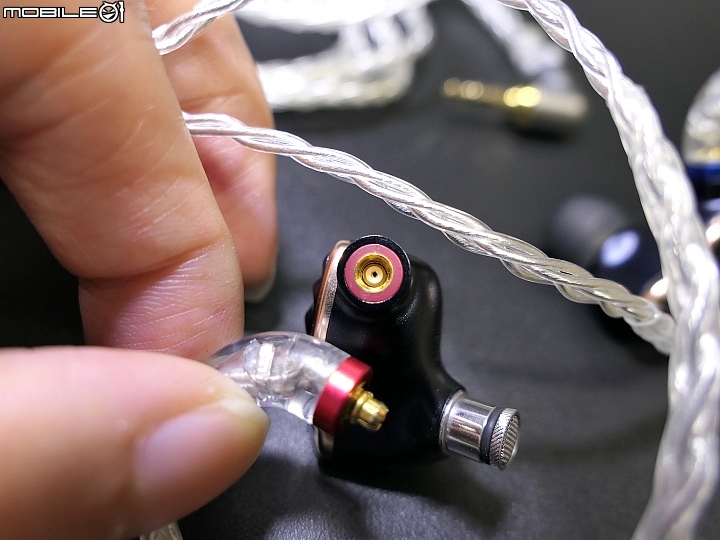 [開箱評測]FiiO FH7 可換線入耳式耳機/一圈四鐵五單元/MMCX/單晶銅鍍銀線/低中高調音濾網～給您滿滿的可玩性！