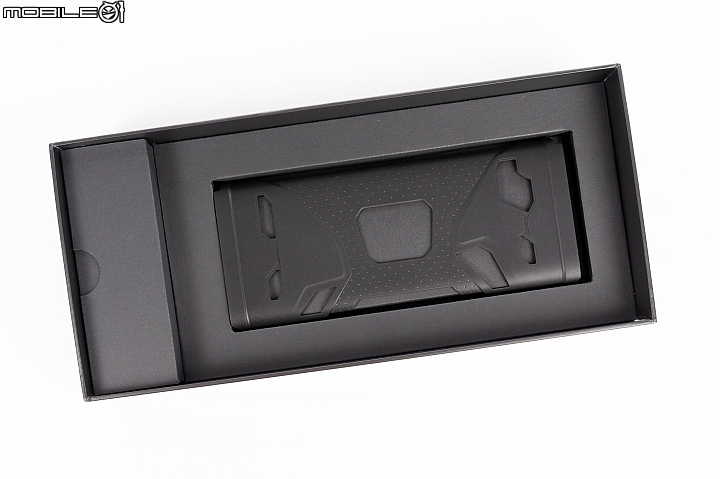 王者風範！ASUS ROG Phone II大全套開箱、初步效能測試