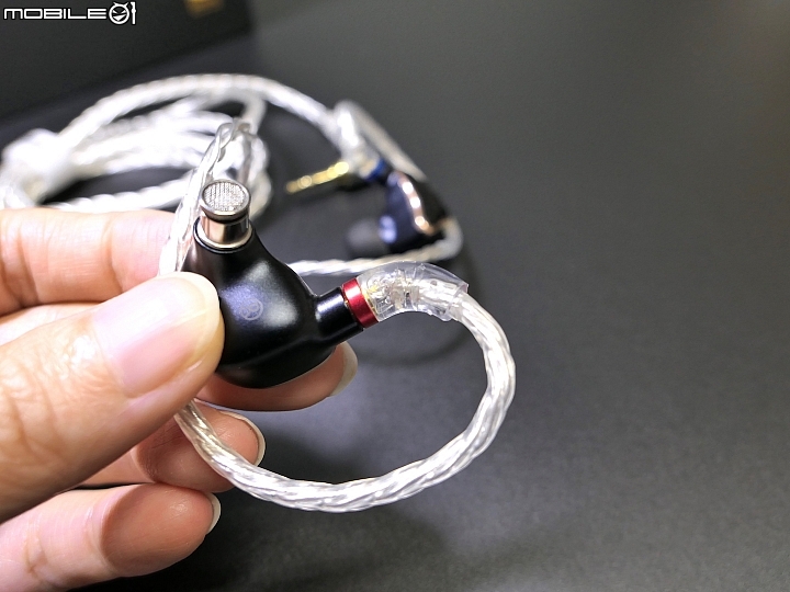 [開箱評測]FiiO FH7 可換線入耳式耳機/一圈四鐵五單元/MMCX/單晶銅鍍銀線/低中高調音濾網～給您滿滿的可玩性！