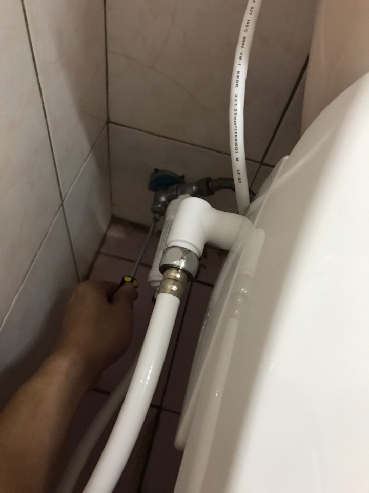 自己安裝免治馬桶好像也沒那麼難