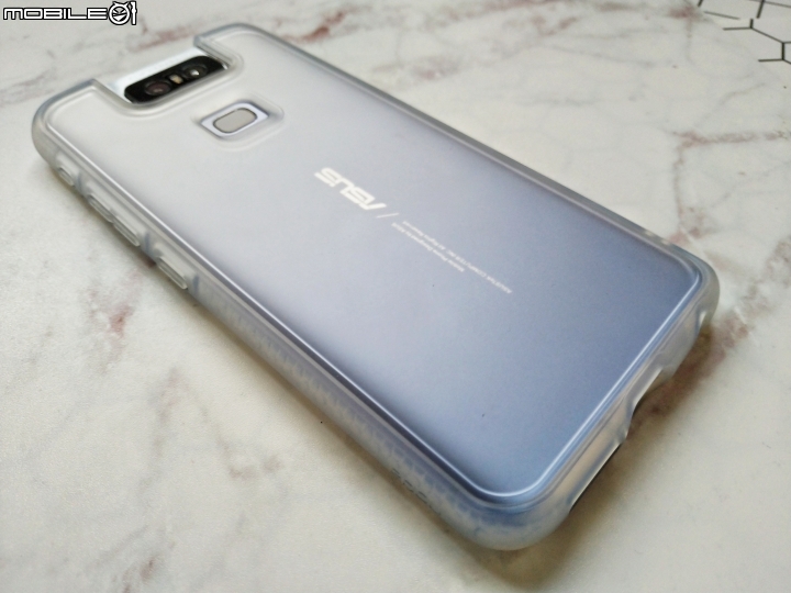 點我看大圖 【ZenFone 6翻玩視界】漸變霓幻銀開箱登場!HODA柔石防摔殼霧透白實裝!