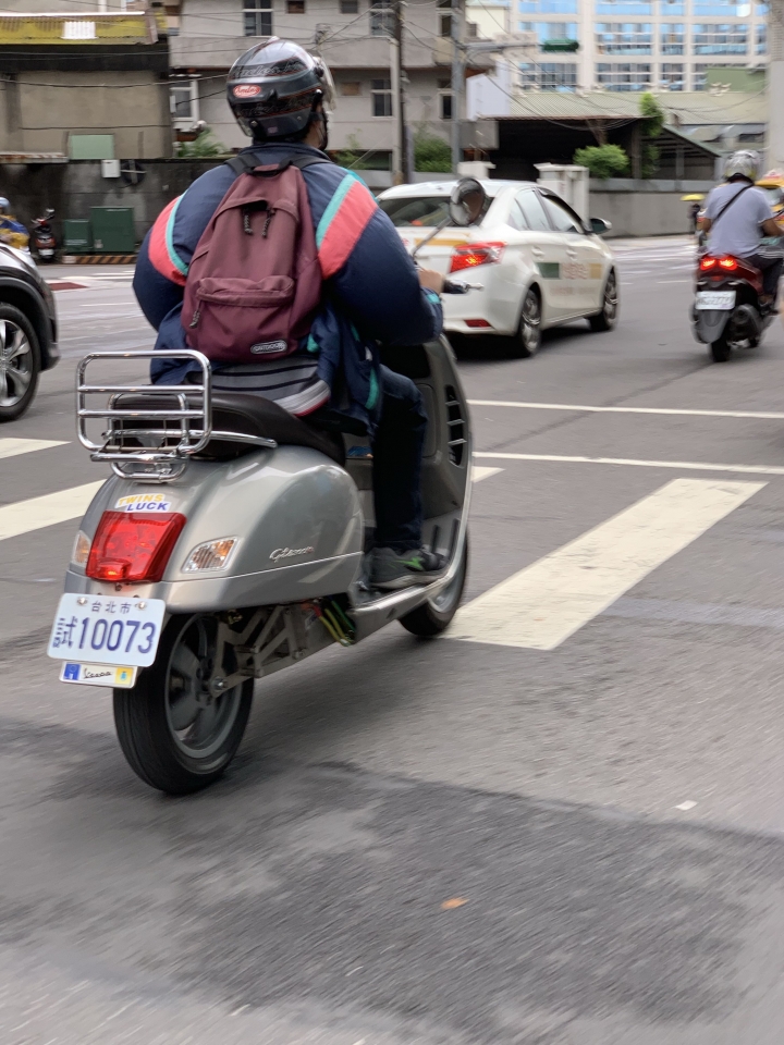 偉士牌電動機車