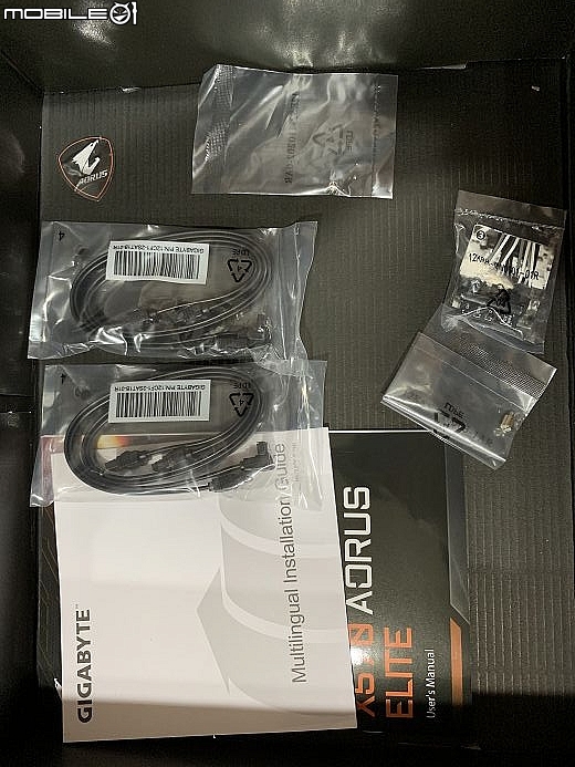 平價香香 G 技嘉AORUS X570 ELITE + R5 3600 開箱