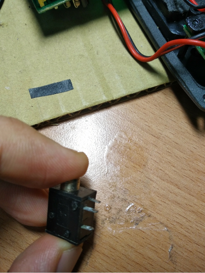 請問這兩款3.5mm跟2.5mm耳機插座去哪買？或告知型號？？
