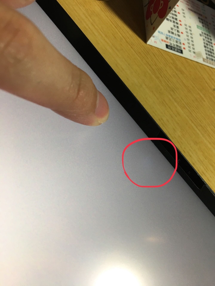 求解！我的iPad Pro 2018螢幕有怪東西！