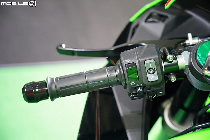 【五股重機展】WSBK 冠軍車款再進化 2019 Kawasaki ZX-10R 台灣正式上市！