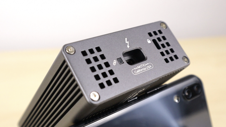 AKiTiO T3–10G Fanless Design and Bus Powered Switch Thunderbolt 3 to 10GbE