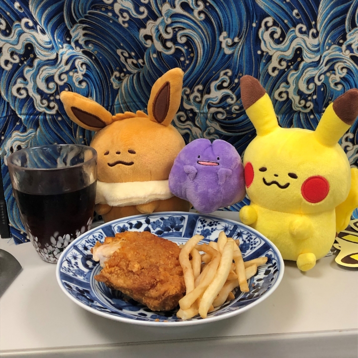 深夜的麥脆雞，關於皮卡丘、伊布與火雉雞的愛恨情仇