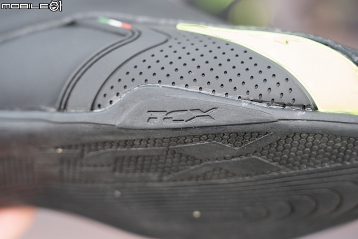 TCX RUSH WATERPROOF 防水車靴開箱 披著賽車鞋外觀的重機靴