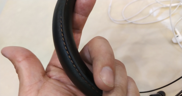 送兒子上高中的禮物: Klipsch R6 Neckband Headphones 藍牙耳機