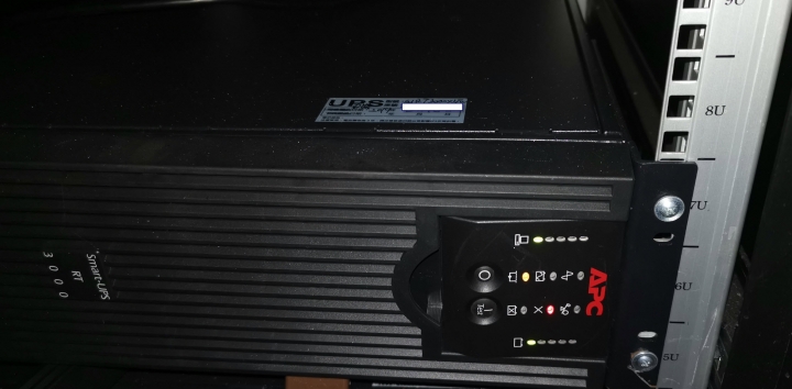 公司機房的UPS