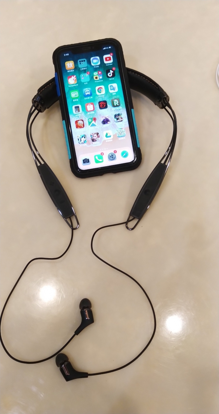 送兒子上高中的禮物: Klipsch R6 Neckband Headphones 藍牙耳機