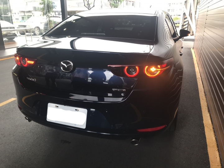 [開箱] Mazda 3 2020年式 4D旗艦 星燦藍