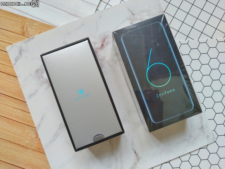 點我看大圖 【ZenFone 6翻玩視界】漸變霓幻銀開箱登場!HODA柔石防摔殼霧透白實裝!