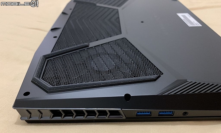 開箱 AORUS 15 - RTX2060 戰鬥遊戲電競筆電