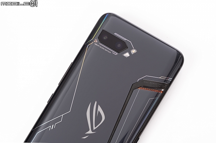 王者風範！ASUS ROG Phone II大全套開箱、初步效能測試