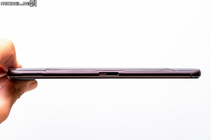 ASUS ROG Phone II揭曉 首搭S855+螢幕也變大、配件合體更實用！