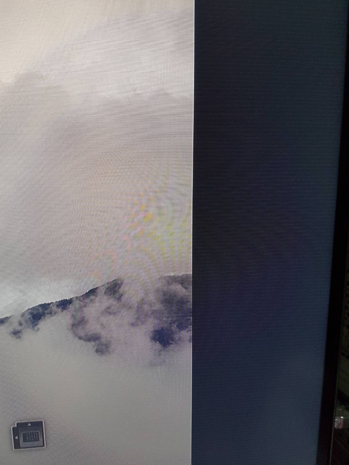 剛買的2K螢幕有出現橫條是正常的嗎