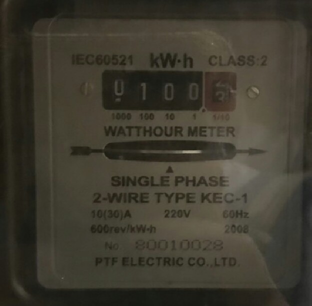 請教電表的速度，單純只開燈 電表盤轉的快