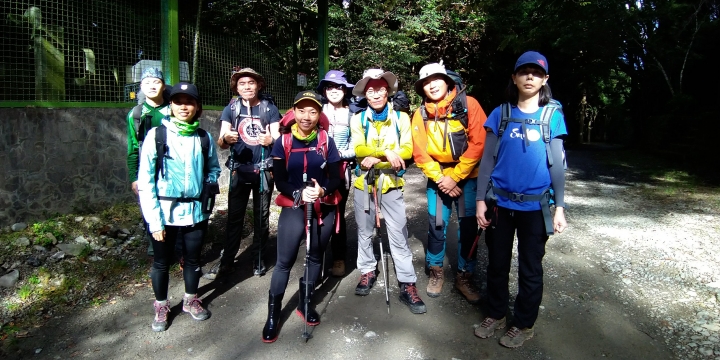 尋幽結伴探鴻濛 長傾破耳聽東風 大霸尖山紀行