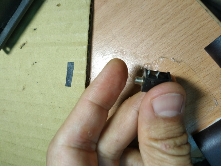 請問這兩款3.5mm跟2.5mm耳機插座去哪買？或告知型號？？