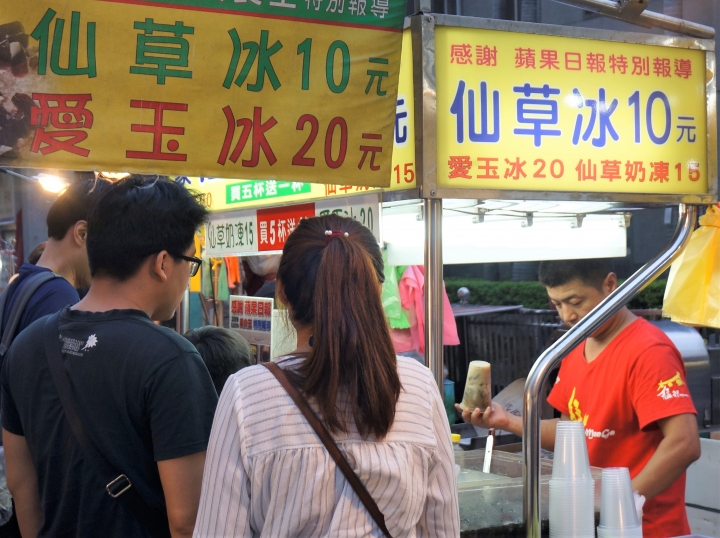 〔美食新語〕艋舺夜市10元美食傳奇