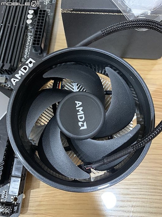 平價香香 G 技嘉AORUS X570 ELITE + R5 3600 開箱