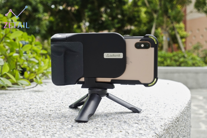 Adonit PhotoGrip Qi 藍牙 + 無線充電拍照握把 開箱體驗：一手掌握全世界