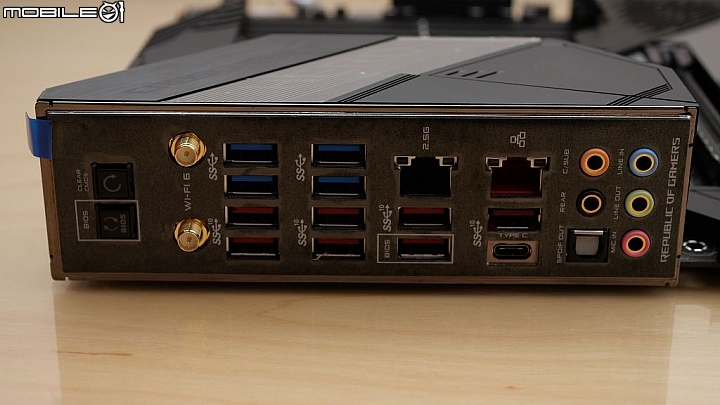 7/7 7nm AMD 新平台 ROG Hero 再次進化 CROSSHAIR VIII Hero WiFi 開箱