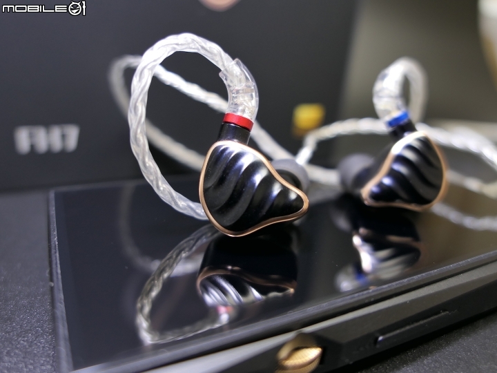 [開箱評測]FiiO FH7 可換線入耳式耳機/一圈四鐵五單元/MMCX/單晶銅鍍銀線/低中高調音濾網～給您滿滿的可玩性！