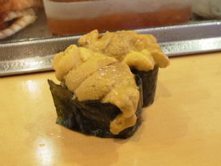 【美食。食記】東京 立石 葛飾區 目前日本第一的60年立食壽司 榮壽司 栄寿司 午餐 晚餐 握壽司 生魚片 推薦 菜單 價位 必吃